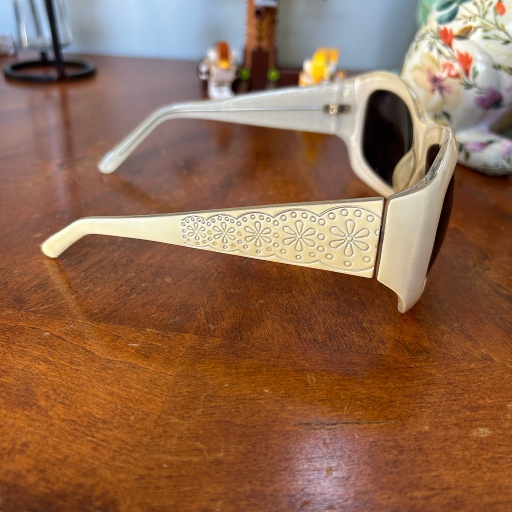 Betsey Johnson Cream Sunglasses - Picture 4 of 4